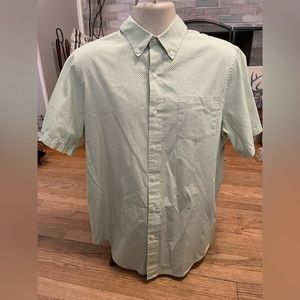 Mens green at Patrick’s day shirt size large button‎ down.